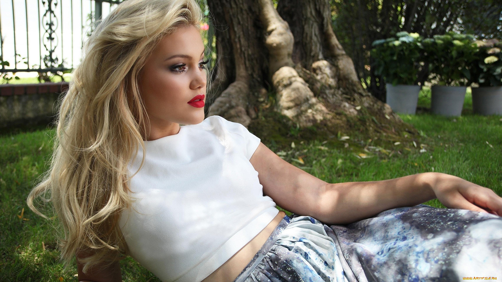 , olivia holt, 